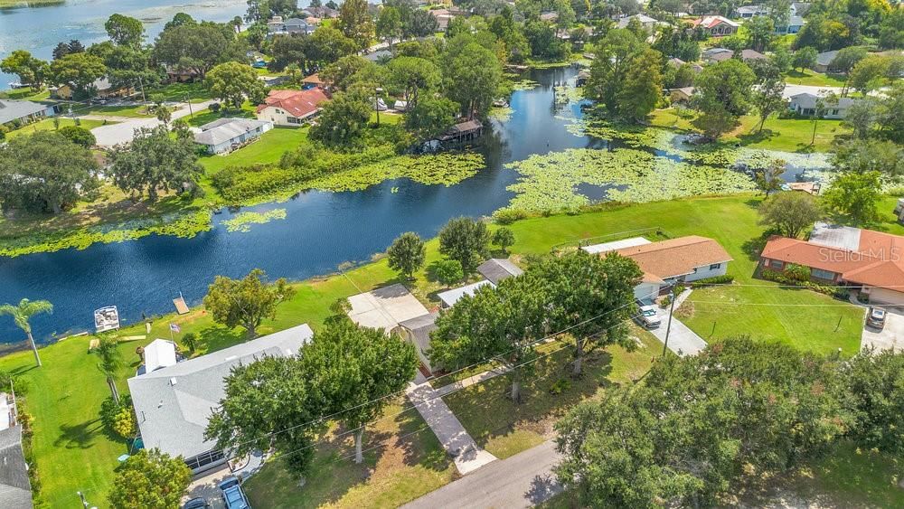 Active With Contract: $299,999 (2 beds, 2 baths, 1288 Square Feet)