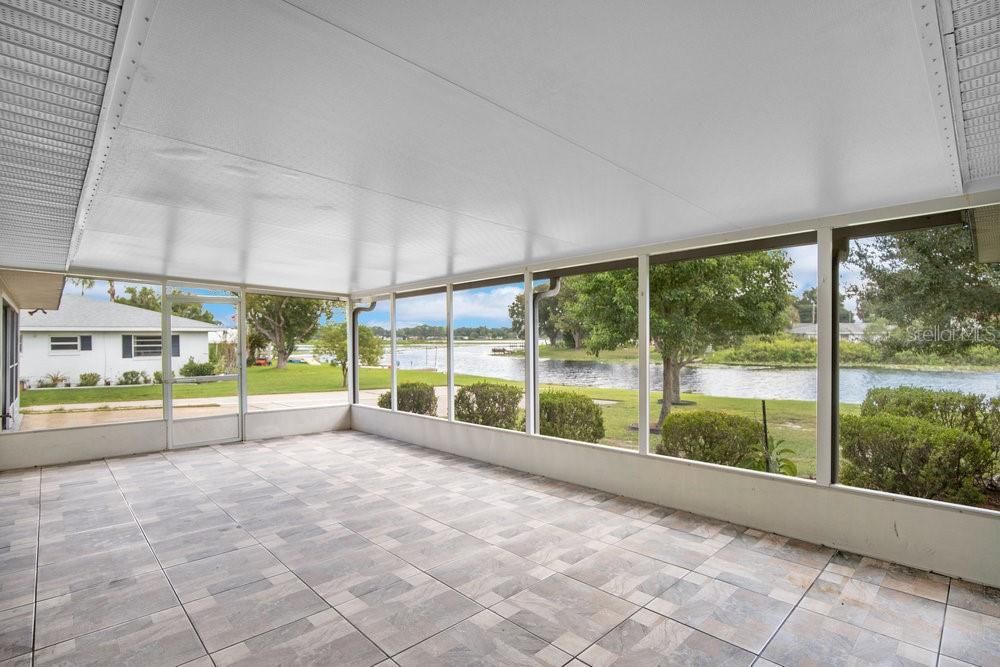 Active With Contract: $299,999 (2 beds, 2 baths, 1288 Square Feet)