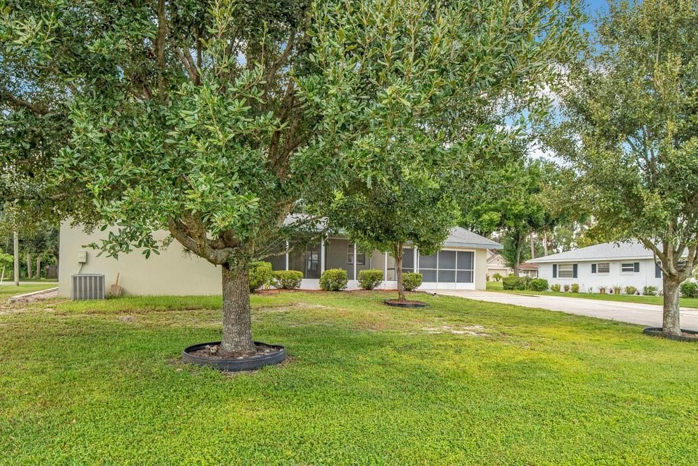 Active With Contract: $299,999 (2 beds, 2 baths, 1288 Square Feet)