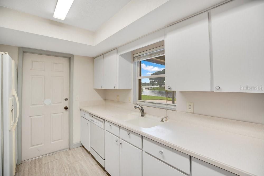 Active With Contract: $299,999 (2 beds, 2 baths, 1288 Square Feet)