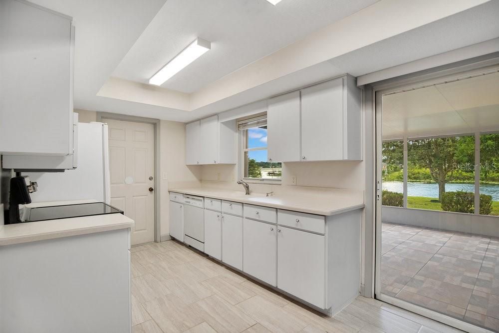 Active With Contract: $299,999 (2 beds, 2 baths, 1288 Square Feet)