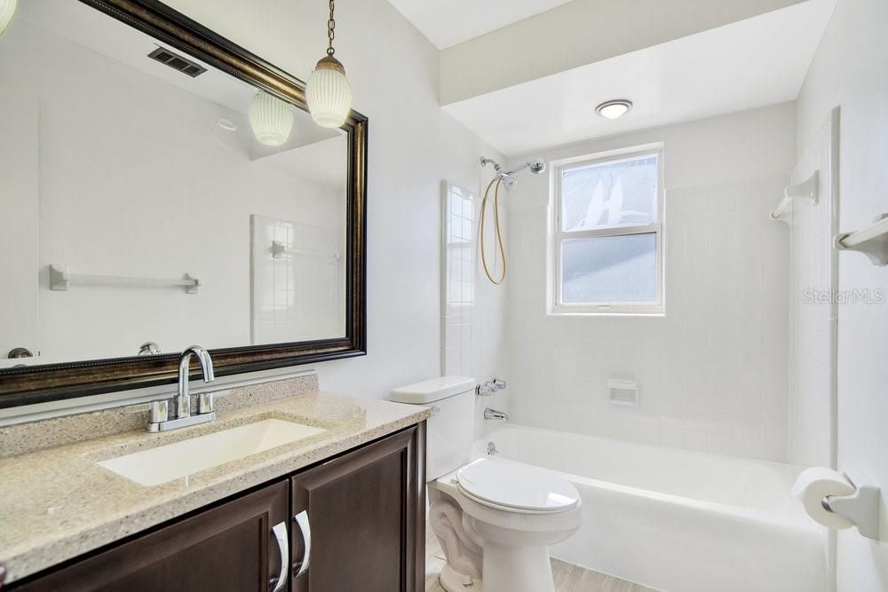 Active With Contract: $299,999 (2 beds, 2 baths, 1288 Square Feet)