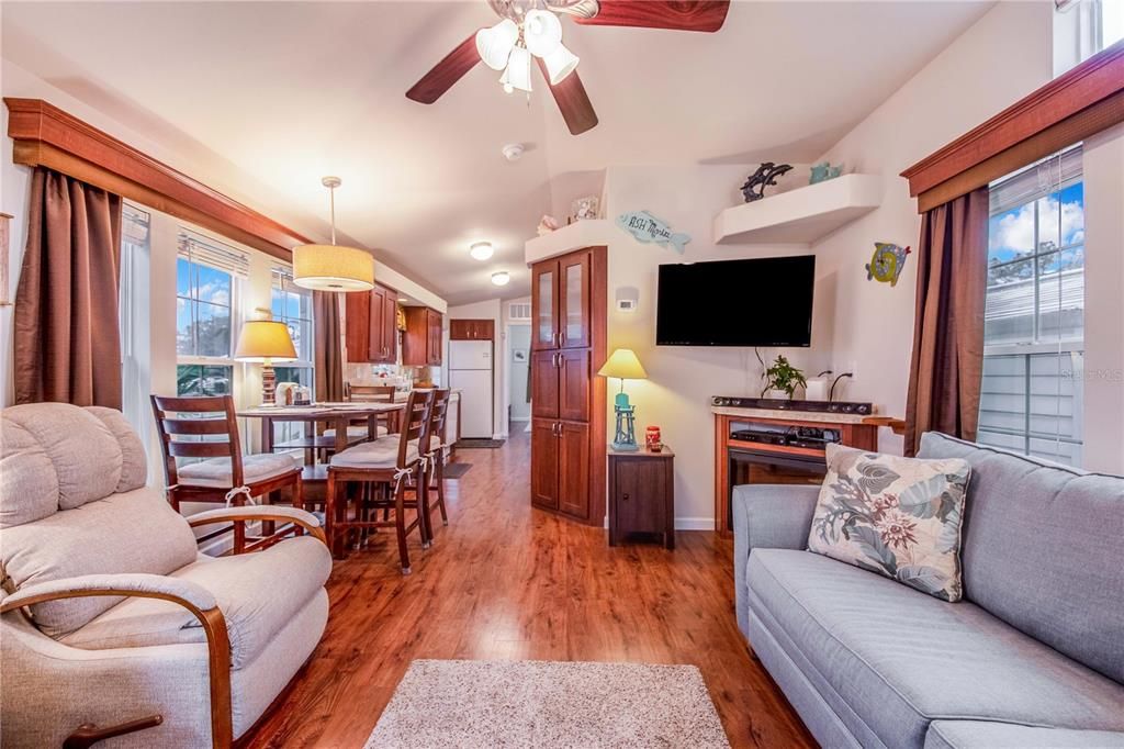 For Sale: $139,000 (1 beds, 1 baths, 499 Square Feet)