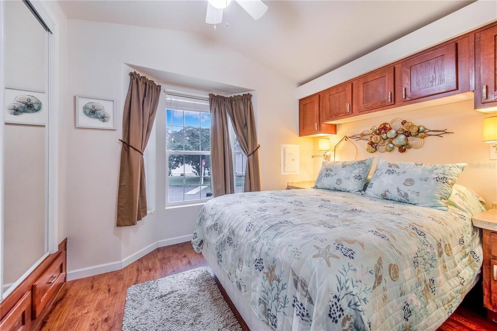 For Sale: $139,000 (1 beds, 1 baths, 499 Square Feet)