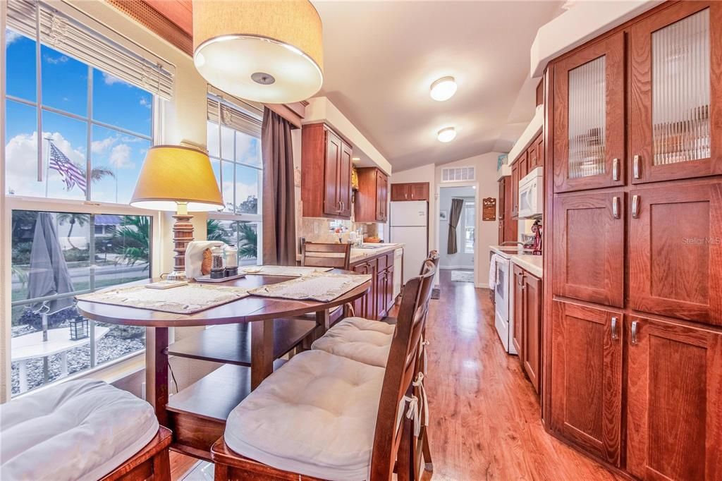 For Sale: $139,000 (1 beds, 1 baths, 499 Square Feet)