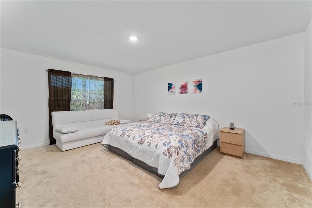 Active With Contract: $2,050 (3 beds, 2 baths, 1736 Square Feet)