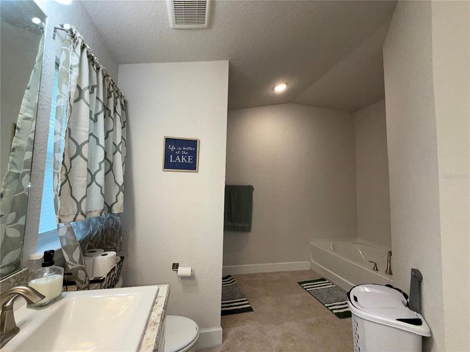 待售: $305,000 (4 贝兹, 2 浴室, 1820 平方英尺)