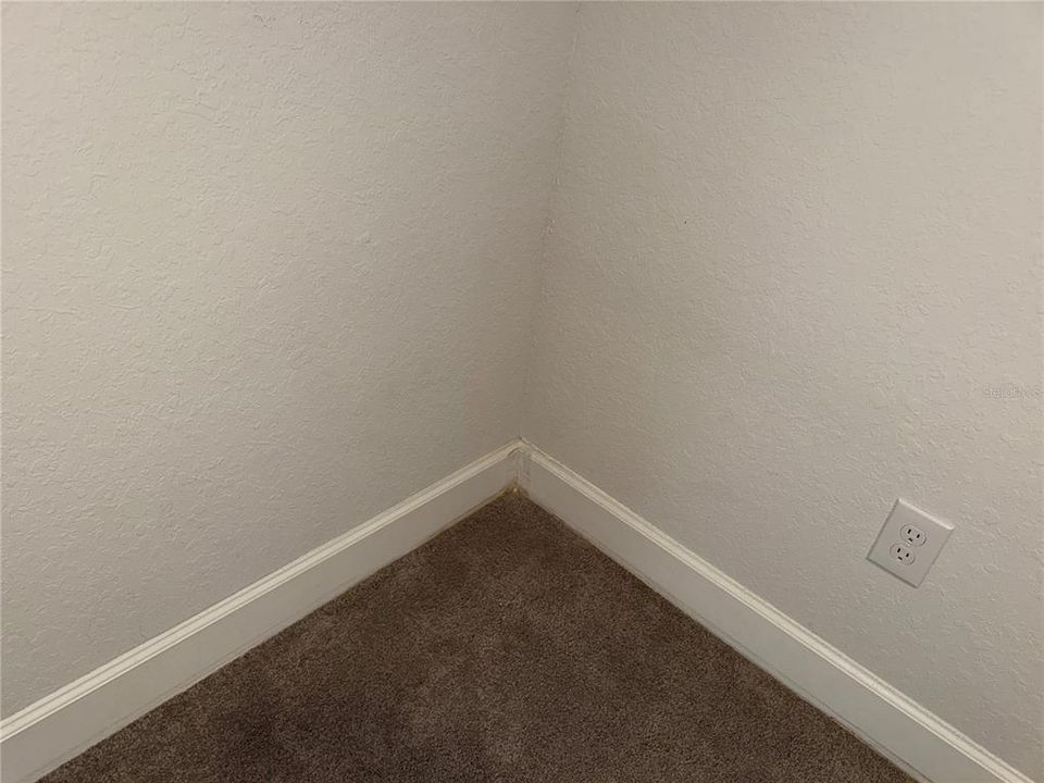 待售: $305,000 (4 贝兹, 2 浴室, 1820 平方英尺)