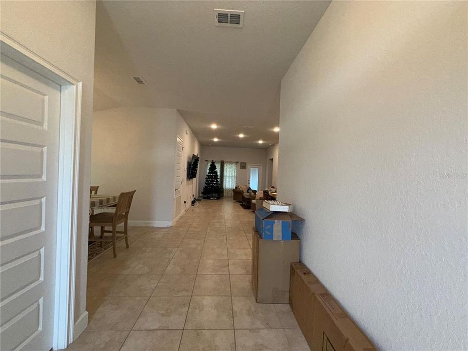 待售: $305,000 (4 贝兹, 2 浴室, 1820 平方英尺)