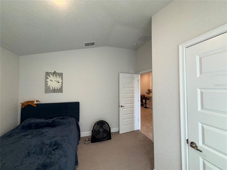 待售: $305,000 (4 贝兹, 2 浴室, 1820 平方英尺)