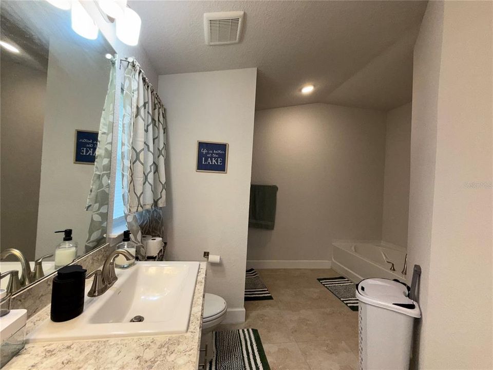 待售: $305,000 (4 贝兹, 2 浴室, 1820 平方英尺)