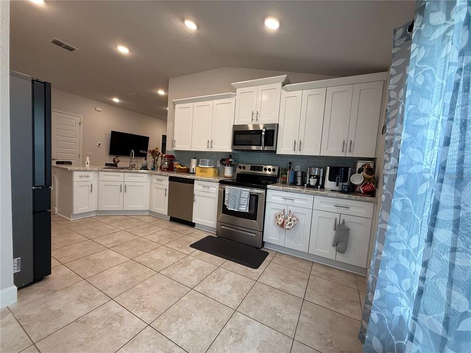 待售: $305,000 (4 贝兹, 2 浴室, 1820 平方英尺)