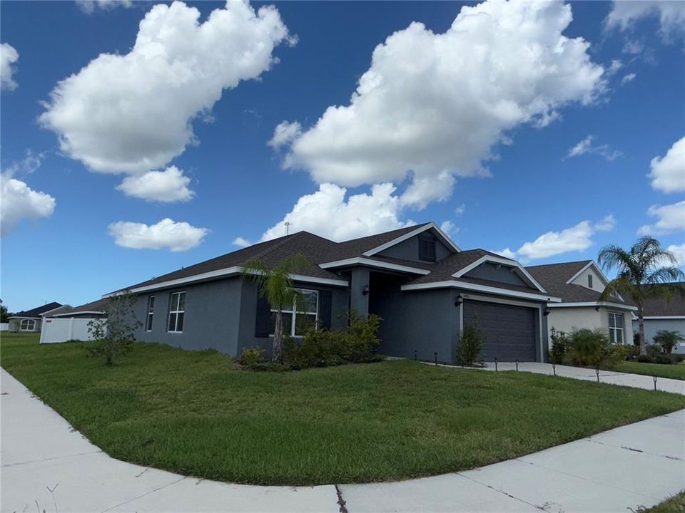 待售: $305,000 (4 贝兹, 2 浴室, 1820 平方英尺)