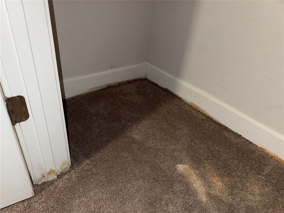 待售: $305,000 (4 贝兹, 2 浴室, 1820 平方英尺)