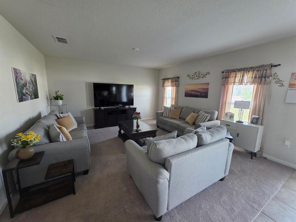 For Rent: $2,250 (4 beds, 2 baths, 2265 Square Feet)