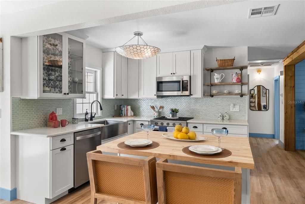 For Sale: $1,179,999 (4 beds, 3 baths, 1869 Square Feet)