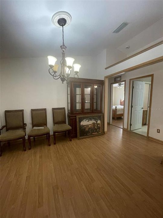 For Sale: $205,000 (3 beds, 2 baths, 1131 Square Feet)