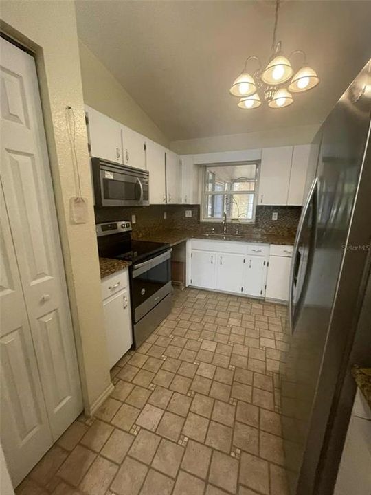 For Sale: $205,000 (3 beds, 2 baths, 1131 Square Feet)