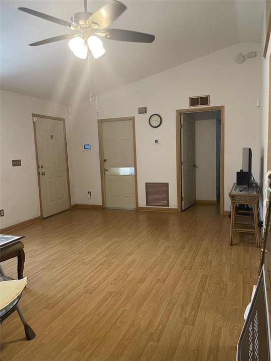 For Sale: $205,000 (3 beds, 2 baths, 1131 Square Feet)