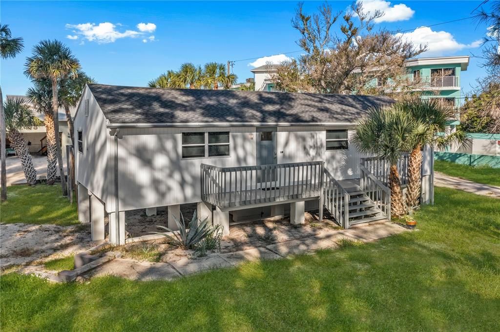 For Sale: $799,000 (3 beds, 2 baths, 1160 Square Feet)