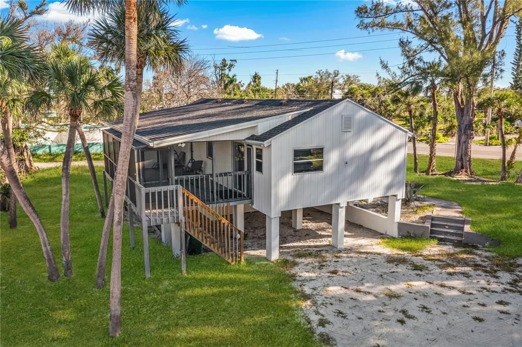 For Sale: $799,000 (3 beds, 2 baths, 1160 Square Feet)