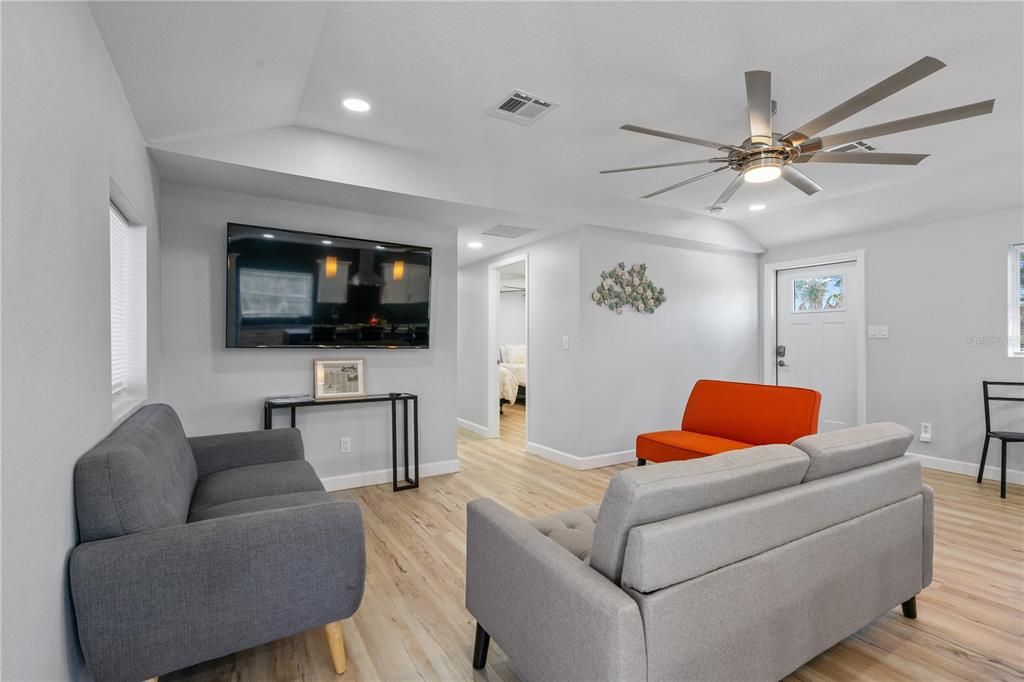 For Sale: $799,000 (3 beds, 2 baths, 1160 Square Feet)