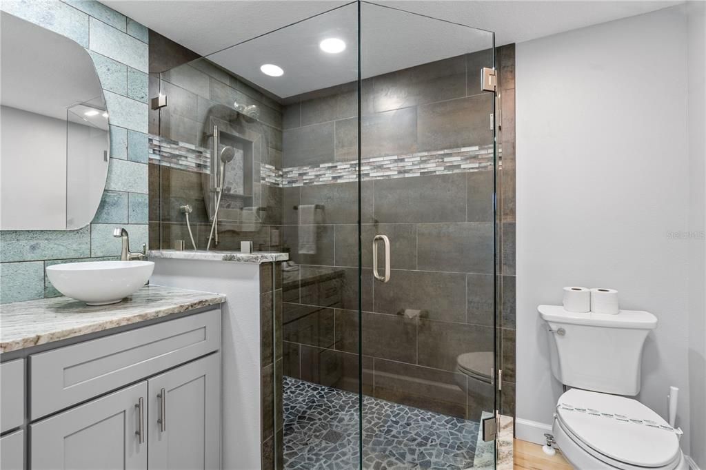 For Sale: $799,000 (3 beds, 2 baths, 1160 Square Feet)