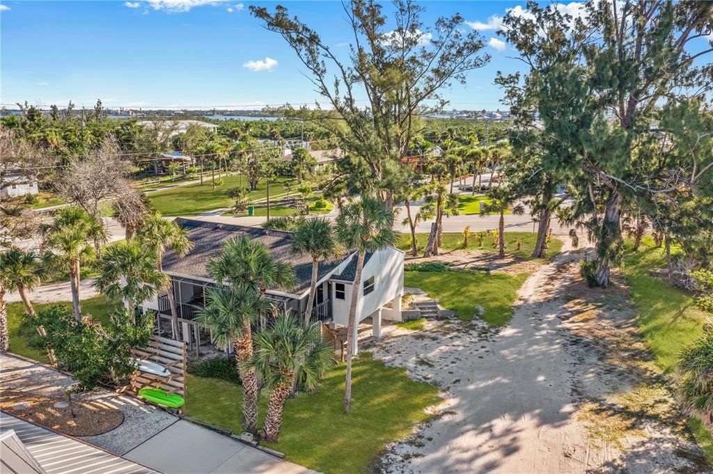 For Sale: $799,000 (3 beds, 2 baths, 1160 Square Feet)