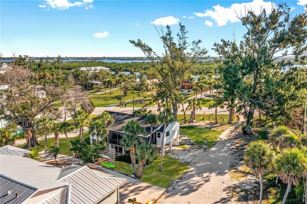 For Sale: $799,000 (3 beds, 2 baths, 1160 Square Feet)