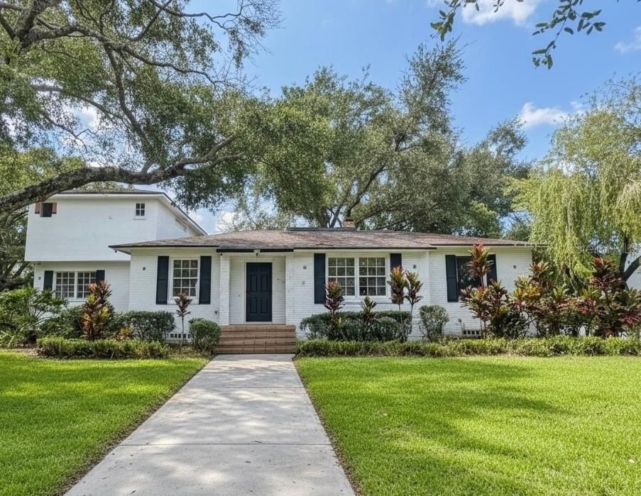 合同活跃: $929,000 (4 贝兹, 2 浴室, 2049 平方英尺)