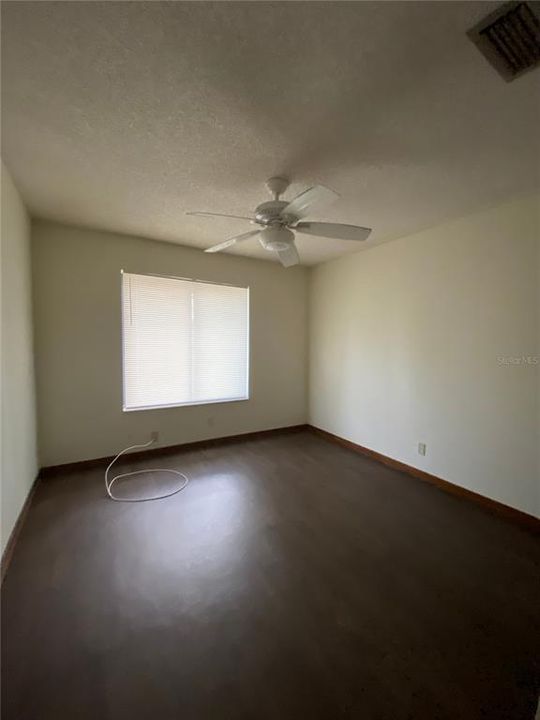 出租: $1,475 (2 贝兹, 1 浴室, 981 平方英尺)