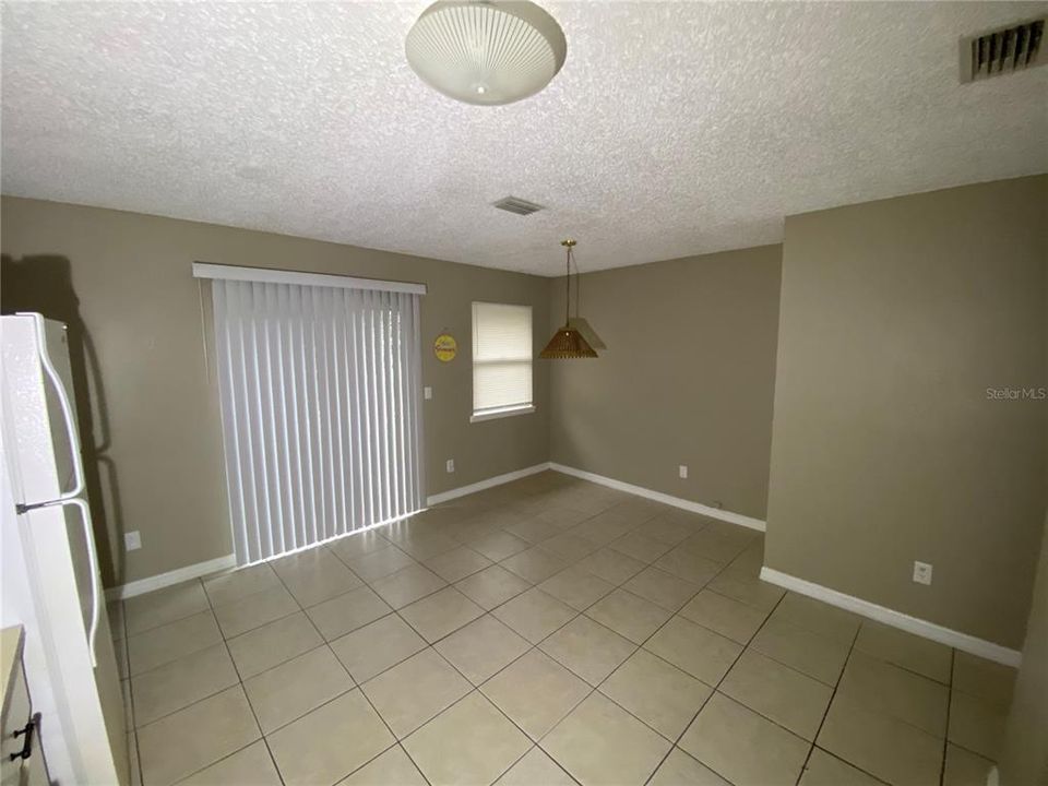 出租: $1,475 (2 贝兹, 1 浴室, 981 平方英尺)