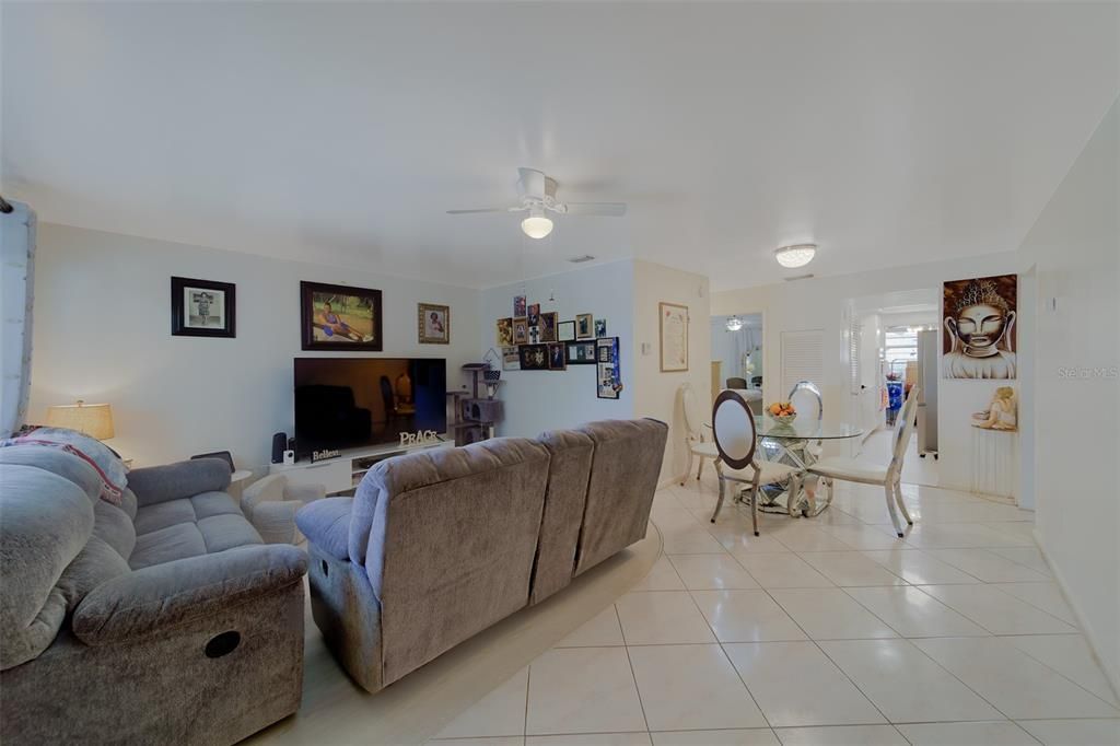 En Venta: $105,000 (2 camas, 2 baños, 810 Pies cuadrados)