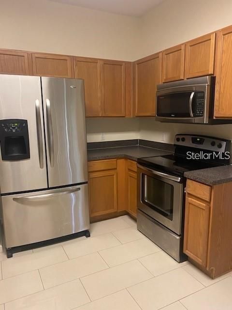 合同活跃: $2,100 (4 贝兹, 2 浴室, 2213 平方英尺)