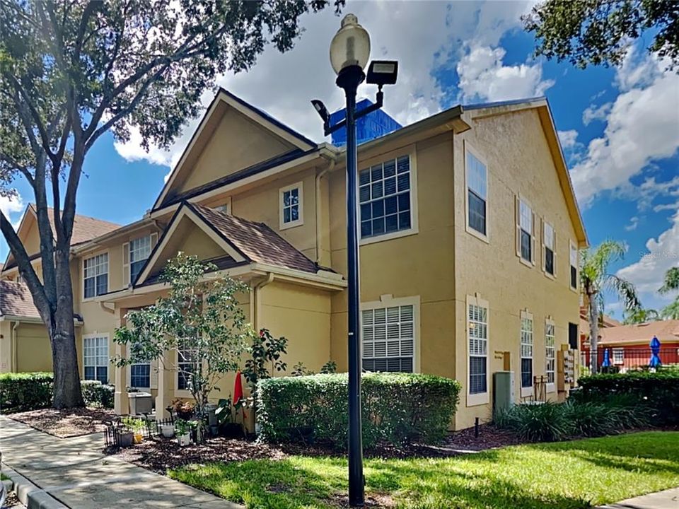 Recently Rented: $1,250 (1 beds, 1 baths, 826 Square Feet)