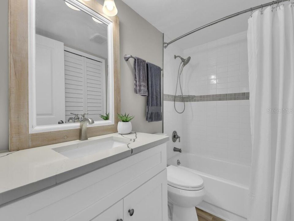 Active With Contract: $300,000 (2 beds, 2 baths, 1162 Square Feet)