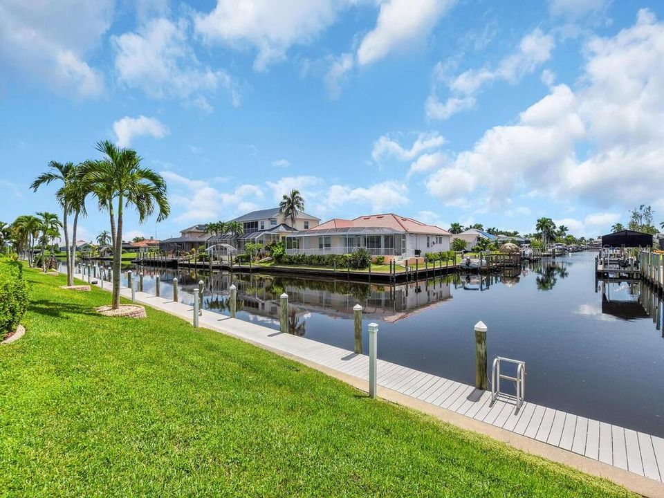 Active With Contract: $300,000 (2 beds, 2 baths, 1162 Square Feet)