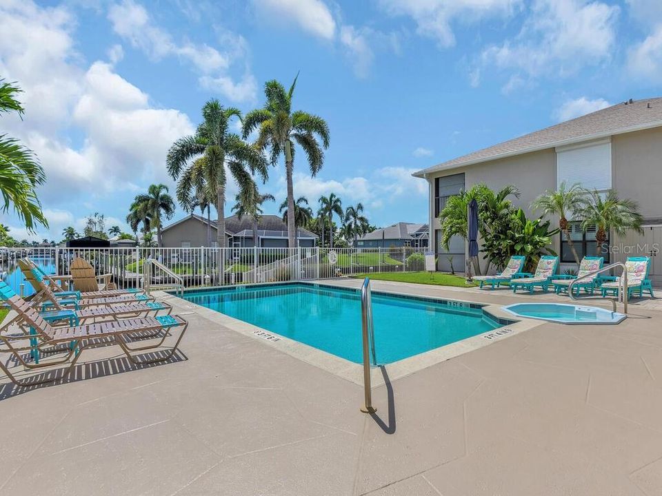 Active With Contract: $300,000 (2 beds, 2 baths, 1162 Square Feet)