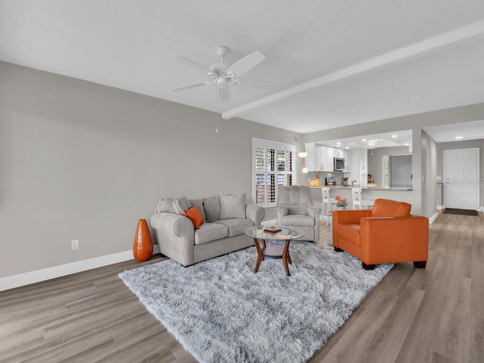 Active With Contract: $300,000 (2 beds, 2 baths, 1162 Square Feet)