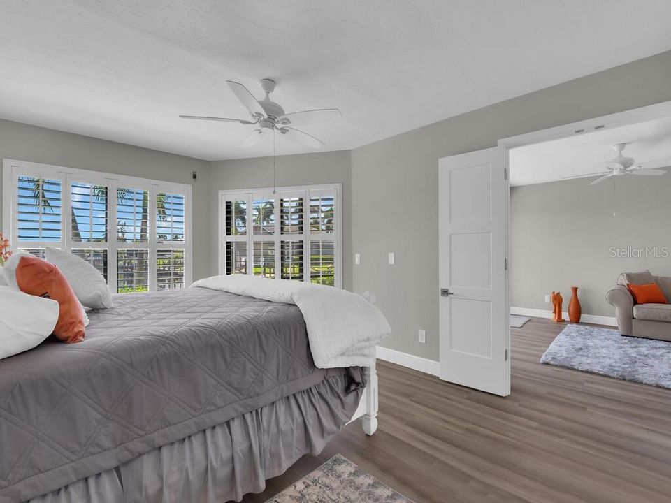 Active With Contract: $300,000 (2 beds, 2 baths, 1162 Square Feet)