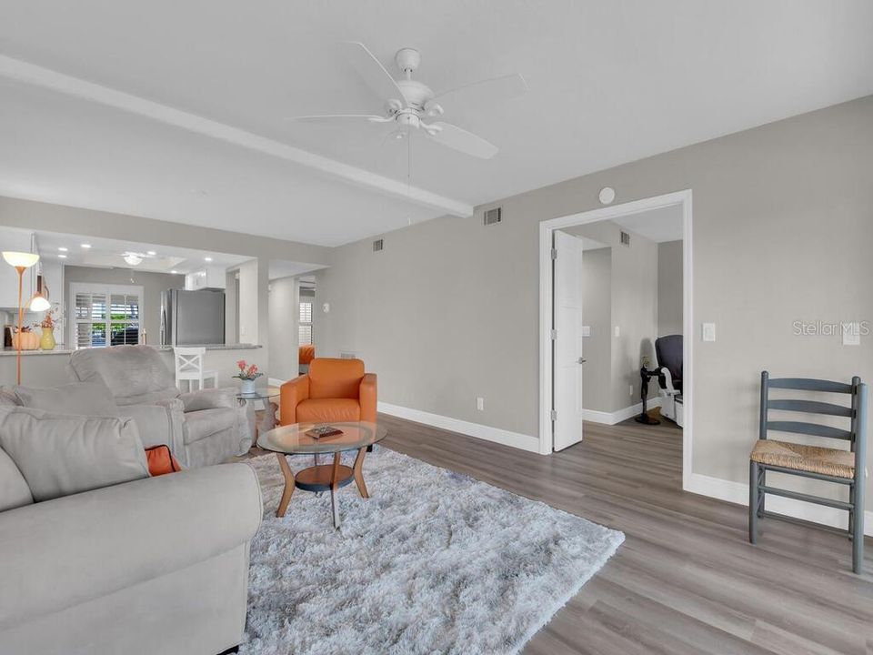 Active With Contract: $300,000 (2 beds, 2 baths, 1162 Square Feet)