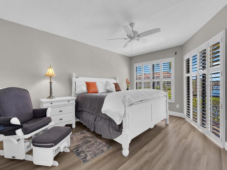 Active With Contract: $300,000 (2 beds, 2 baths, 1162 Square Feet)