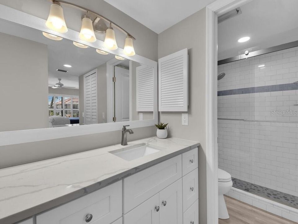 Active With Contract: $300,000 (2 beds, 2 baths, 1162 Square Feet)