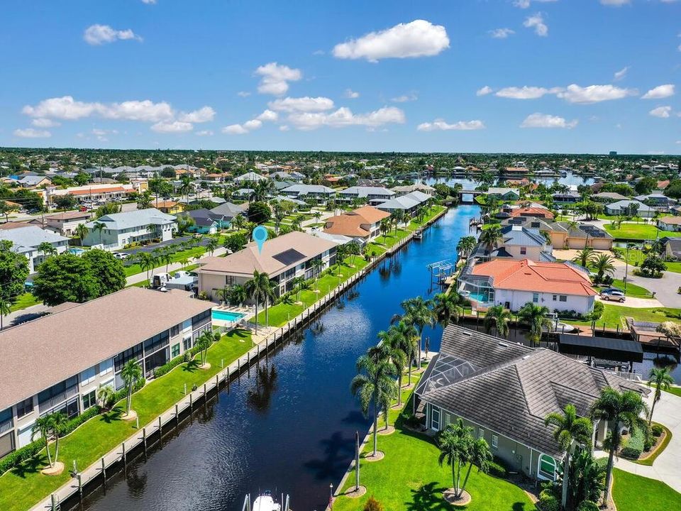 Active With Contract: $300,000 (2 beds, 2 baths, 1162 Square Feet)