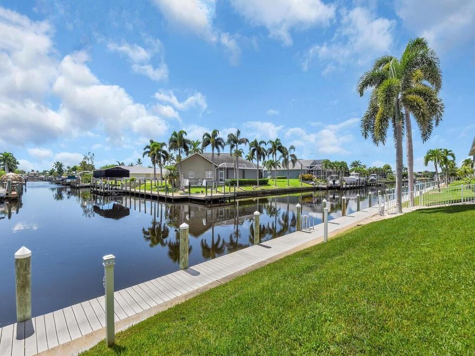 Active With Contract: $300,000 (2 beds, 2 baths, 1162 Square Feet)