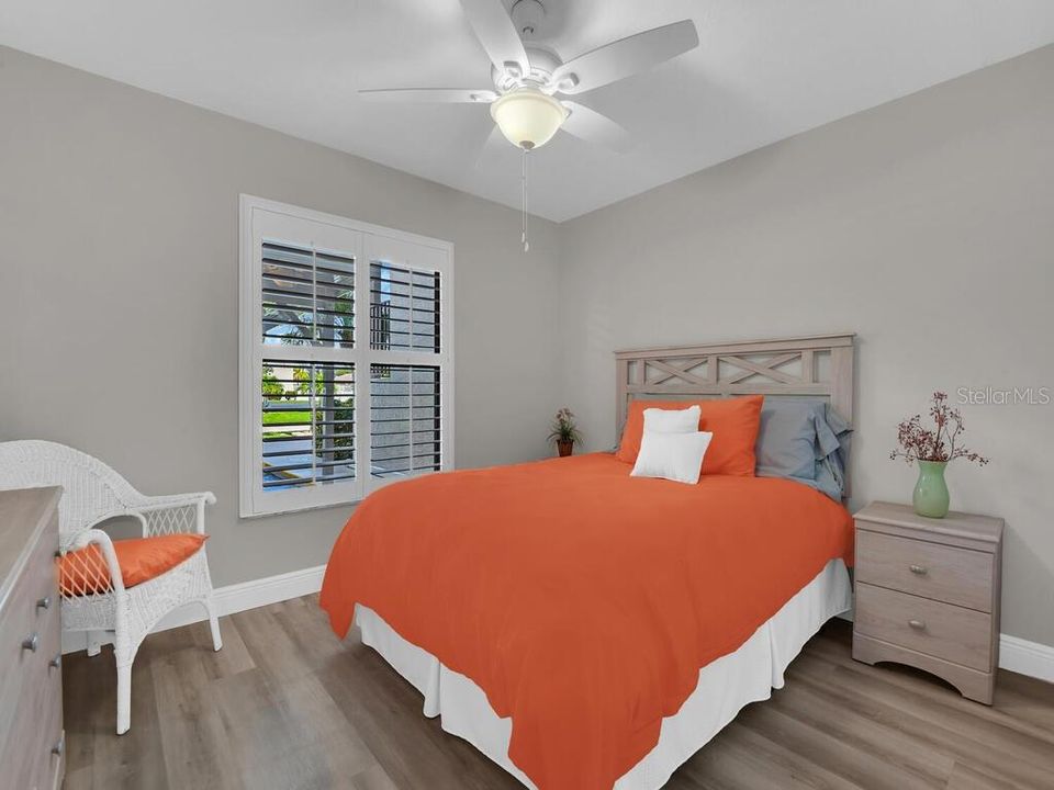 Active With Contract: $300,000 (2 beds, 2 baths, 1162 Square Feet)