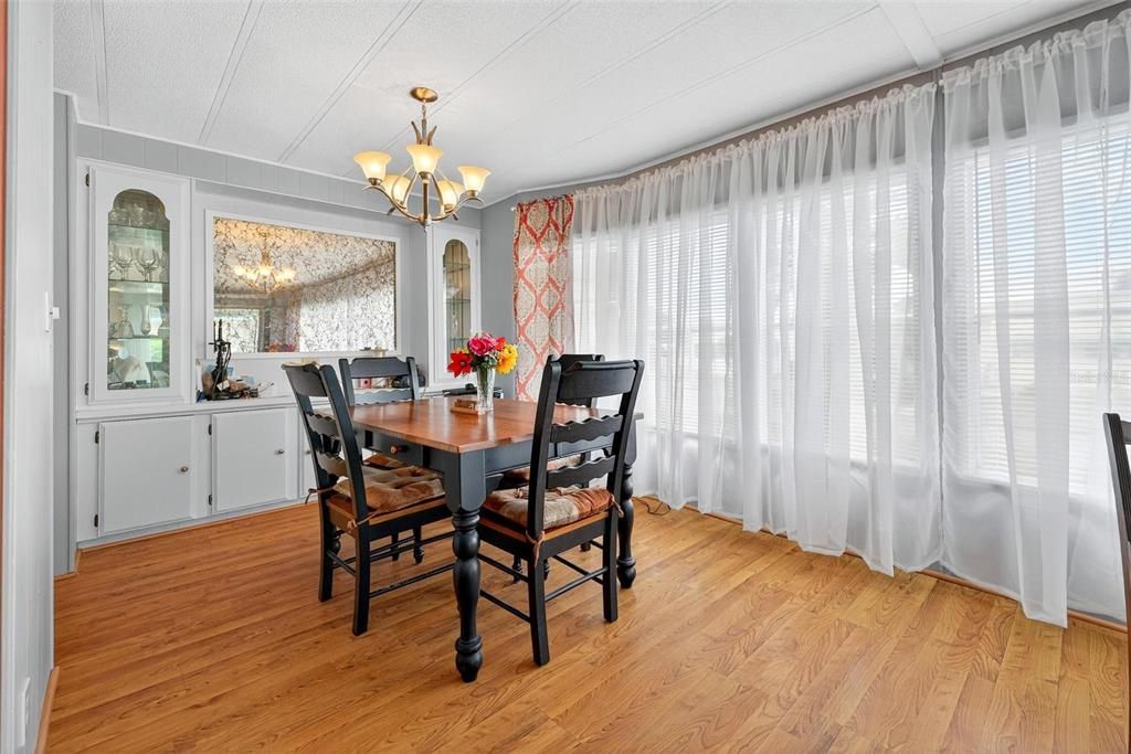 На продажу: $113,000 (2 спален, 2 ванн, 1056 Квадратных фут)