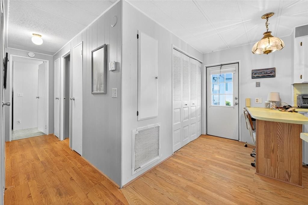 На продажу: $113,000 (2 спален, 2 ванн, 1056 Квадратных фут)