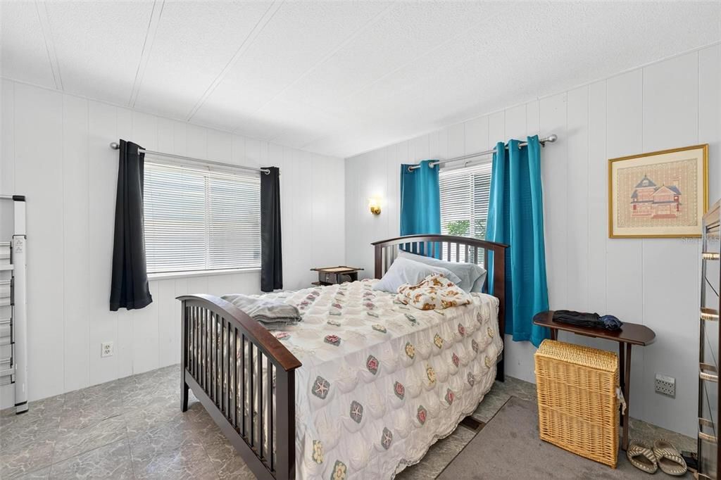 На продажу: $113,000 (2 спален, 2 ванн, 1056 Квадратных фут)