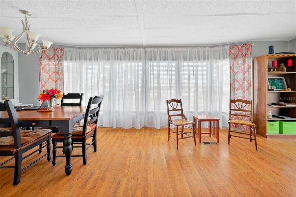 На продажу: $113,000 (2 спален, 2 ванн, 1056 Квадратных фут)